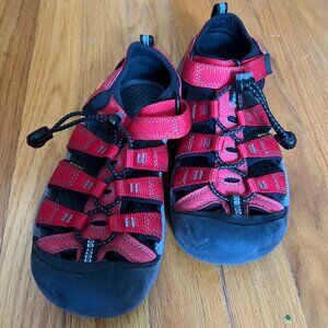 Keen hiking sandals big kids size 4, like new